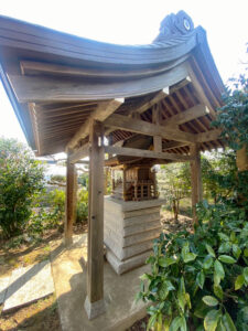 お稲荷様・雨よけ上屋根